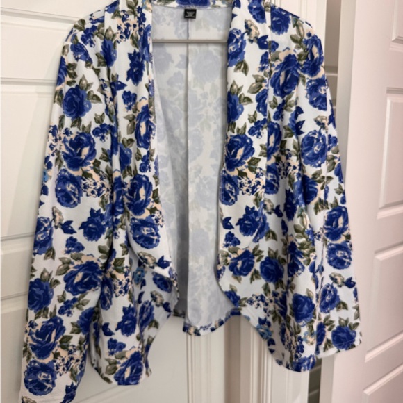 SHEIN Jackets & Blazers - SHEIN Blue and White Floral Jacket